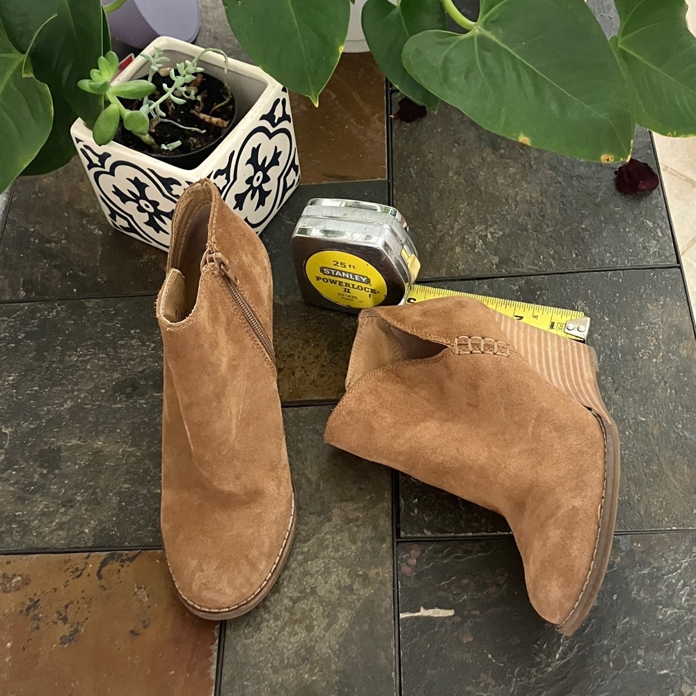 Lucky Brand Tan‎ Suede Booties size 7 great condition